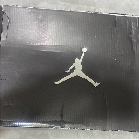 I purchased this item from the Nike Store. This Shoe is too Small. - Picture 7 of 7